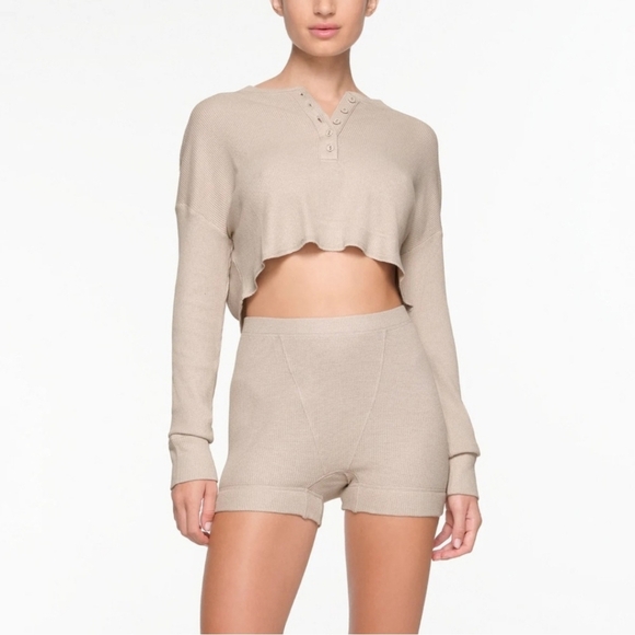 Skims Waffle Henley Long Sleeve Top Short Stone Beige XSmall NWT - Picture 1 of 6
